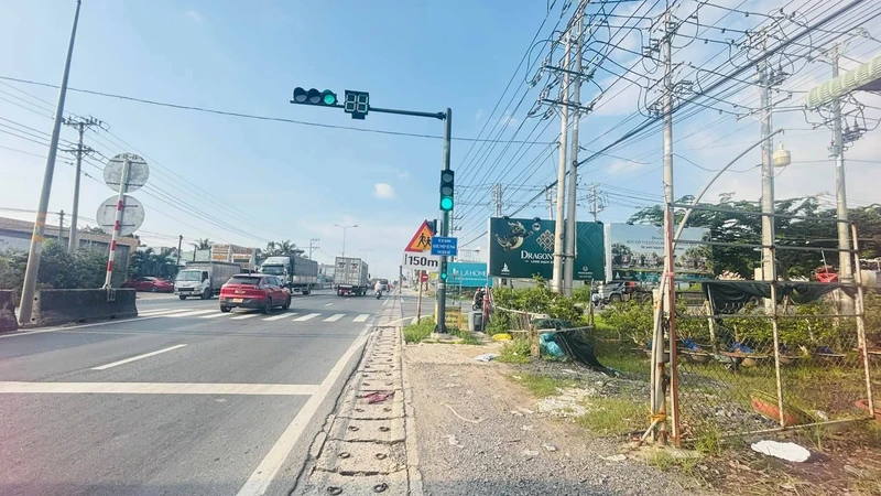 Bán lô đất nền thổ cư 5x49m mặt tiền TL824, Lương Hòa, Bến Lức, Long An