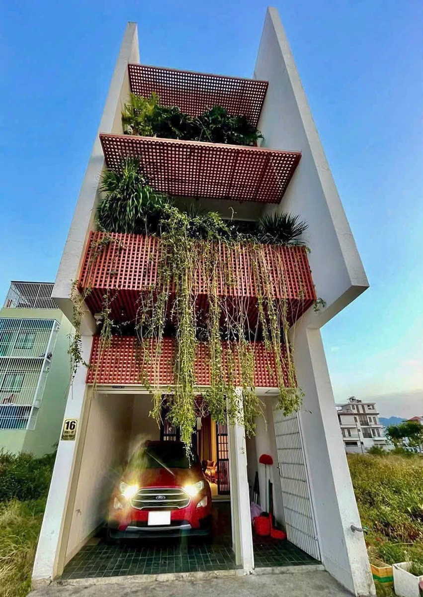 Bán nhà 4 tầng mặt tiền 60.8m² Quận 7, 8.9 tỷ - Ảnh 1