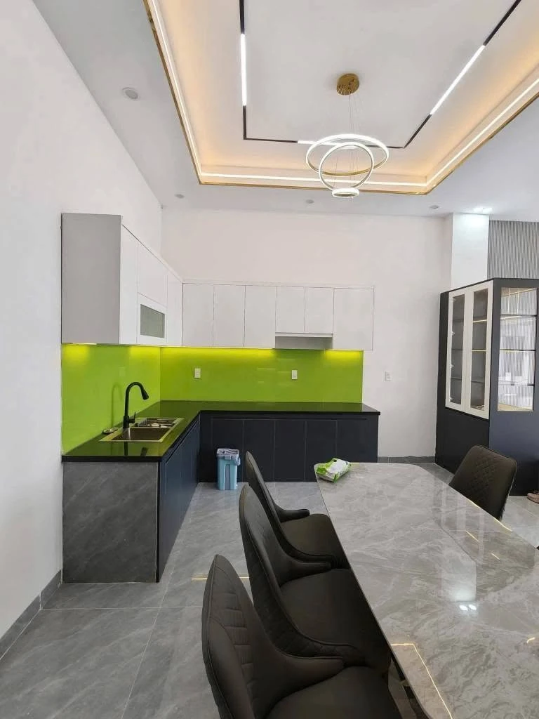 Bán nhà lầu sân vườn 150m² 2 tỷ 889 triệu Hóc Môn - Ảnh thu nhỏ 4