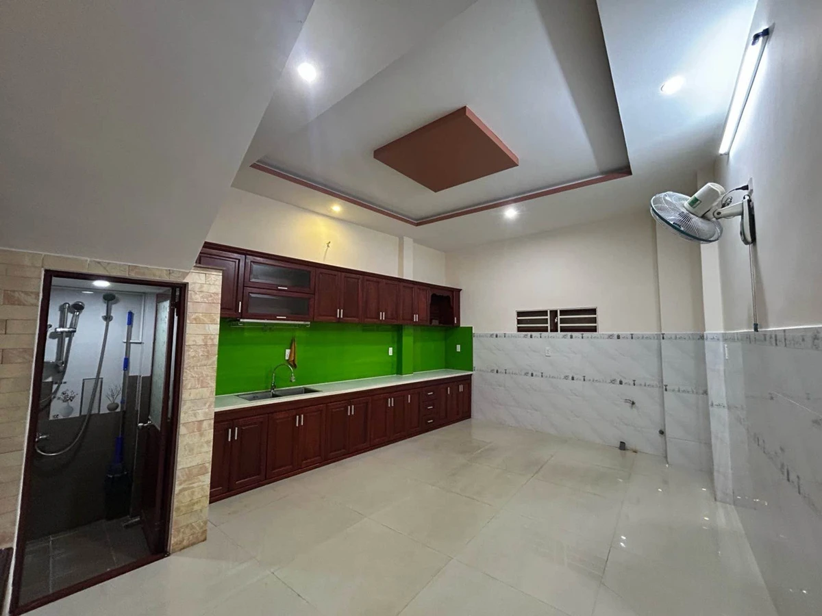 Bán nhà 2 tầng mặt tiền 110m2 gần bến xe - Ảnh thu nhỏ 2