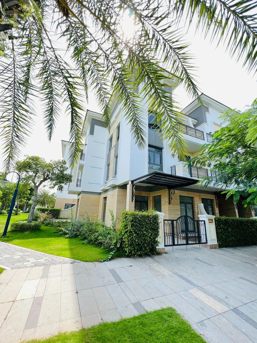 Bán biệt thự góc 2 mặt tiền Verosa Park 205m² - 35 tỷ - Ảnh 1