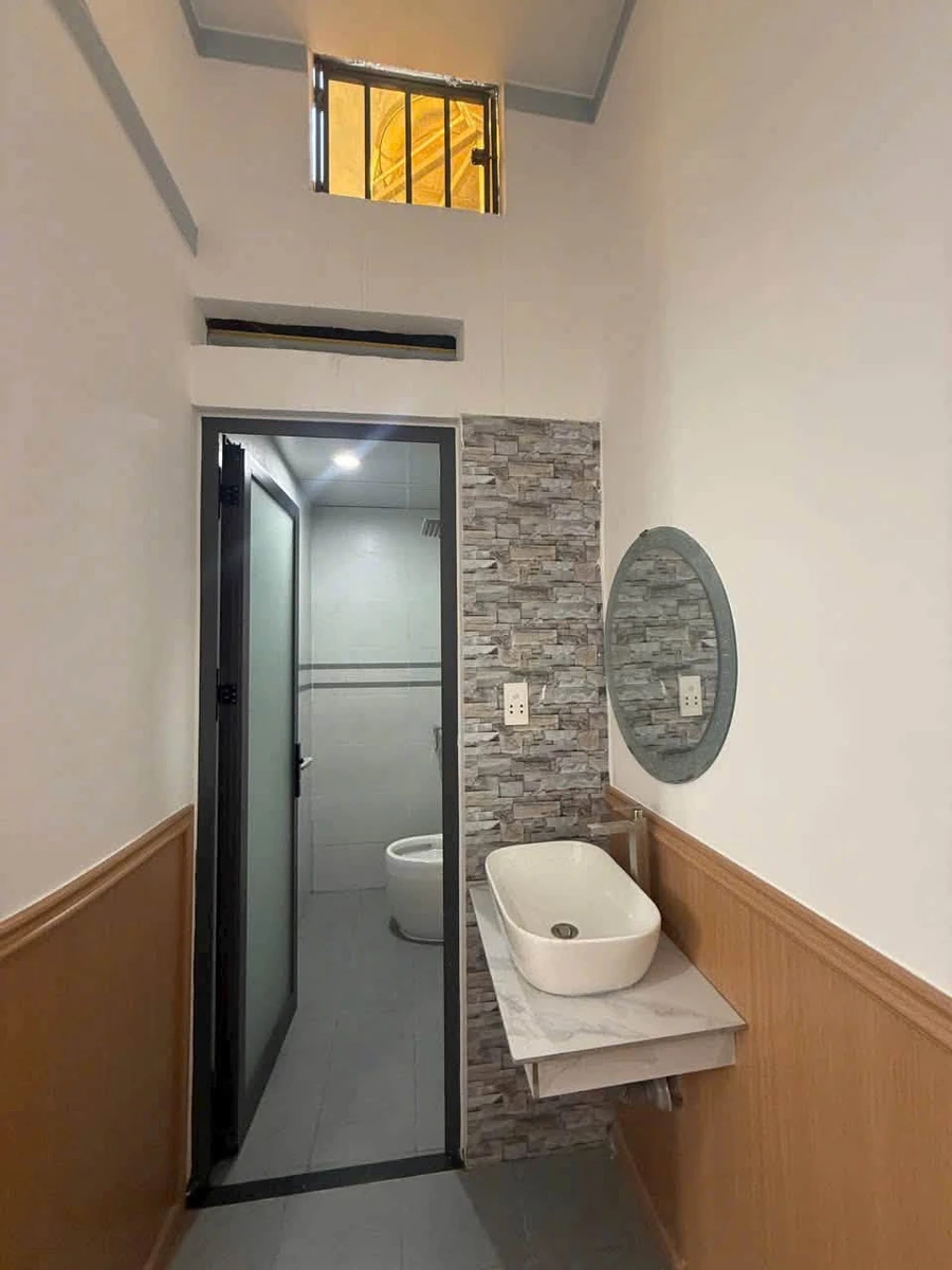 Bán nhà lửng 3 phòng ngủ, sân đậu ô tô, 72m², Quận 1 - Ảnh thu nhỏ 3