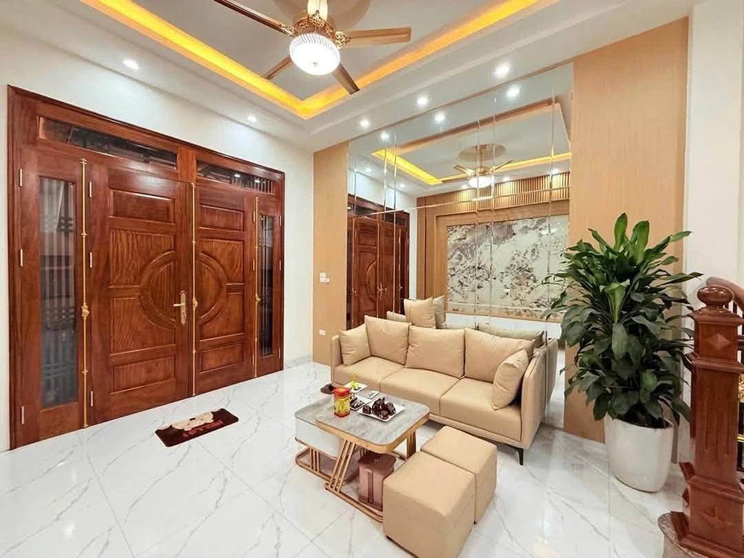 Nhà 5 tầng 1 tum 35m² giá 7,9 tỷ ngõ thông Hoàng Mai - Ảnh 1