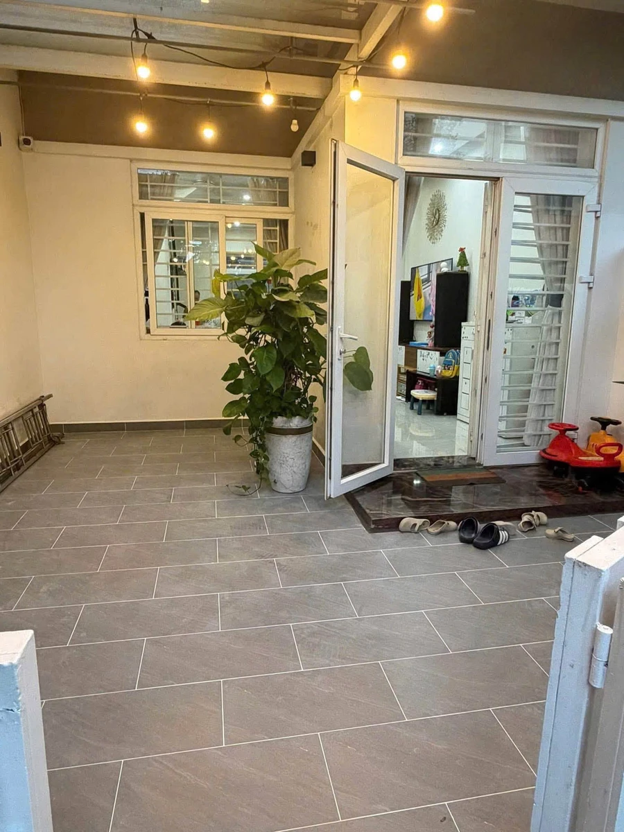 Bán nhà phố 3PN full nội thất 144m² Bình Chánh 7.35 tỷ - Ảnh thu nhỏ 2