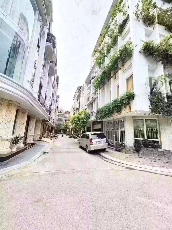 Bán nhà Văn Quán 68m² 5 tầng nội thất xịn, hơn 19 tỷ