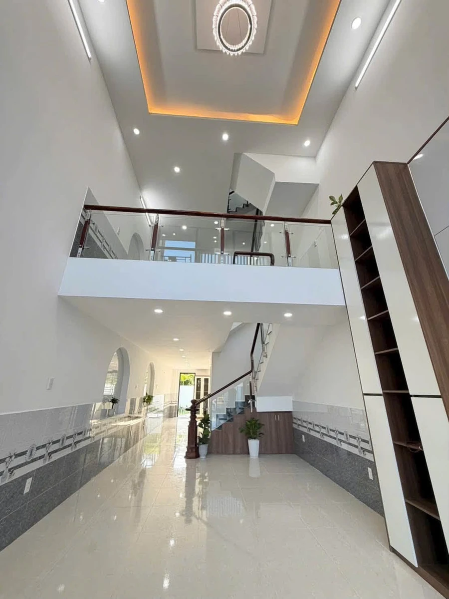 Bán nhà 1 trệt 2 lầu sân thượng 135m² Chánh Hiệp 3,65 tỷ - Ảnh thu nhỏ 3
