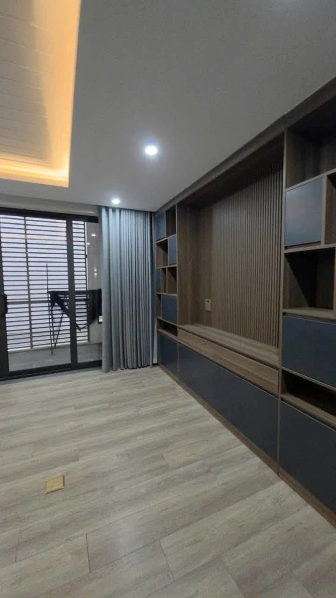 Cho thuê nhà biệt thự Việt Hưng 303m2, 6 phòng ngủ, mặt tiền 15m - Ảnh thu nhỏ 4