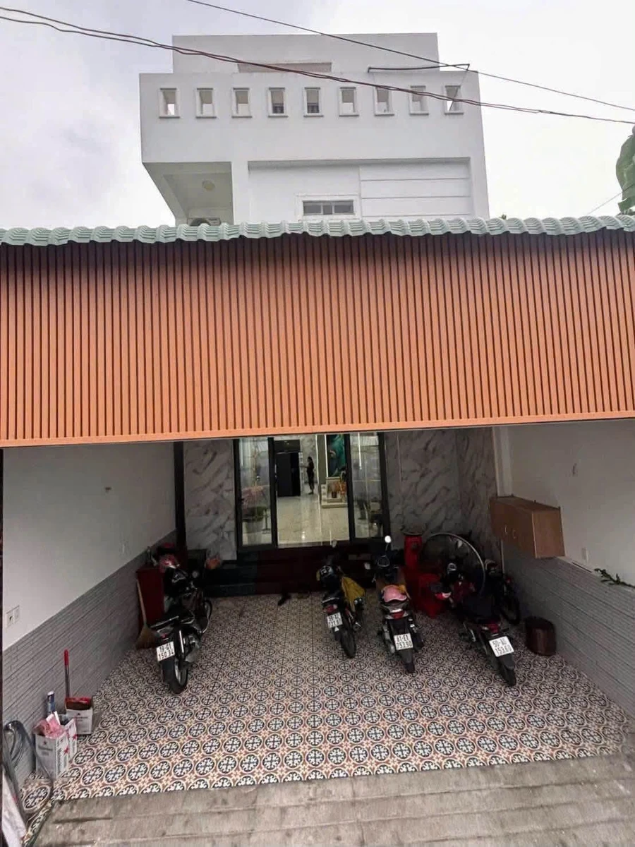 Bán nhà 1 trệt 2 lầu Nguyễn Du Dĩ An 106.6m2, 4PN - Ảnh thu nhỏ 2