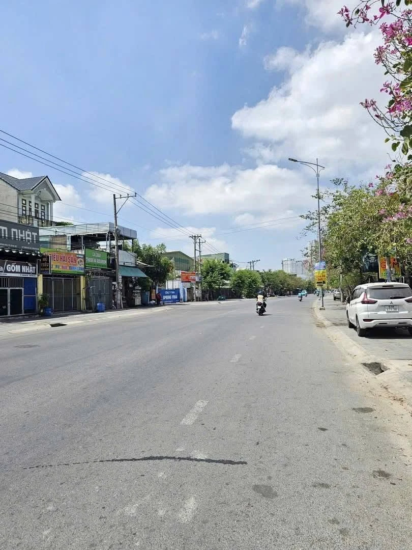 Bán gấp nhà mặt tiền đường Hai Bà Trưng 90m2, 1 trệt 3 lầu 1 tum, thang máy, phường Đông Hòa, Dĩ An - Ảnh thu nhỏ 2