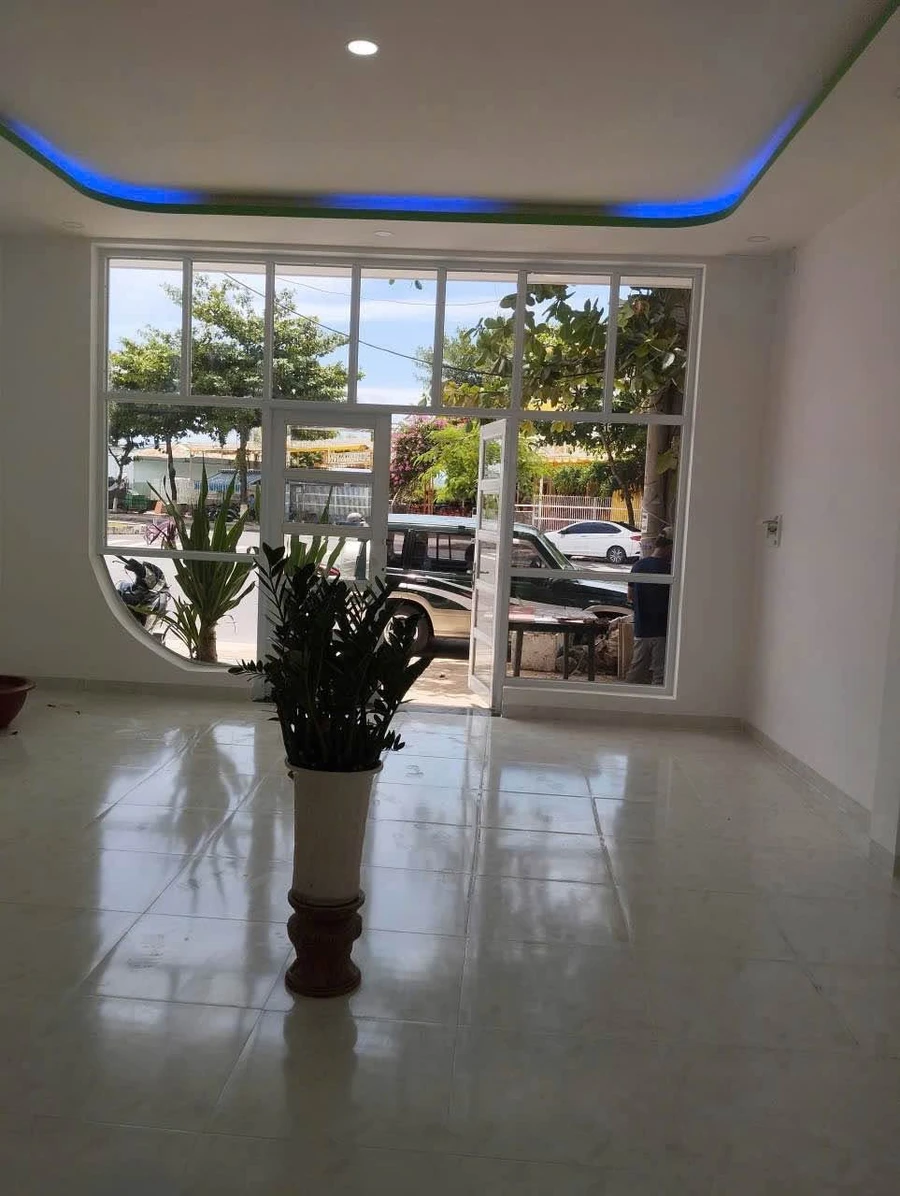 Cho thuê nhà mặt tiền Phạm Văn Đồng, 63.4m2, 2PN, Nha Trang - Ảnh 1