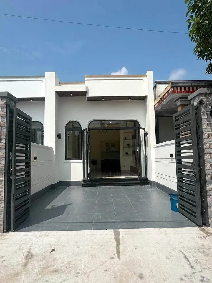 Bán nhà 2 phòng ngủ 100m² Tương Bình Hiệp 2,55 tỷ - Ảnh 1