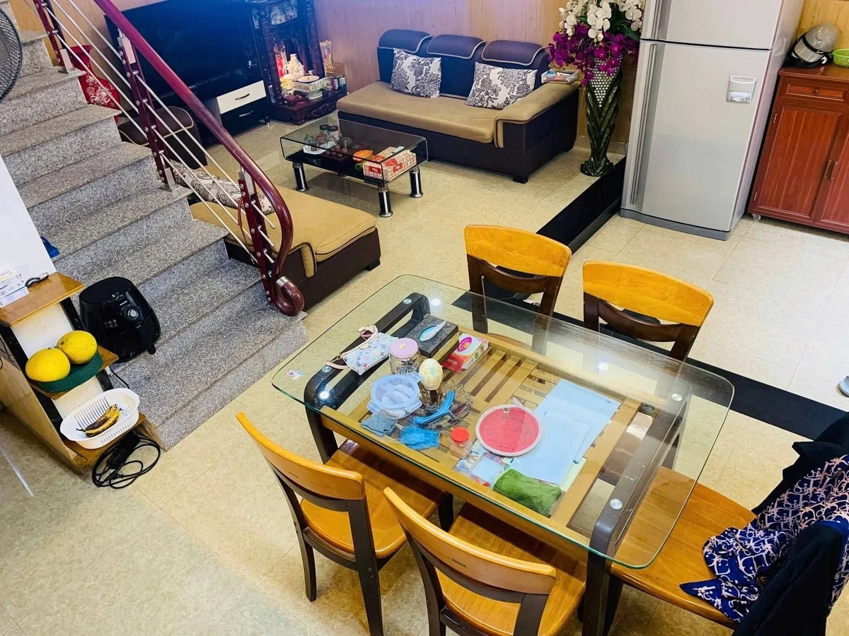 Nhà 3 tầng sân cổng riêng 40m² trung tâm 2,85 tỷ - Ảnh 1