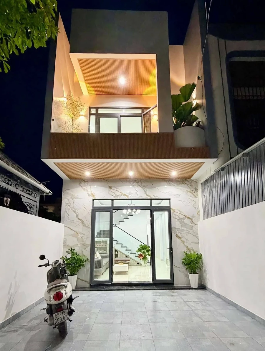 Bán nhà mới 1 trệt 1 lầu mặt tiền đường Tăng Bạt Hổ, KDC Cầu Suối, Rạch Giá, 4,8x20m - Ảnh 1