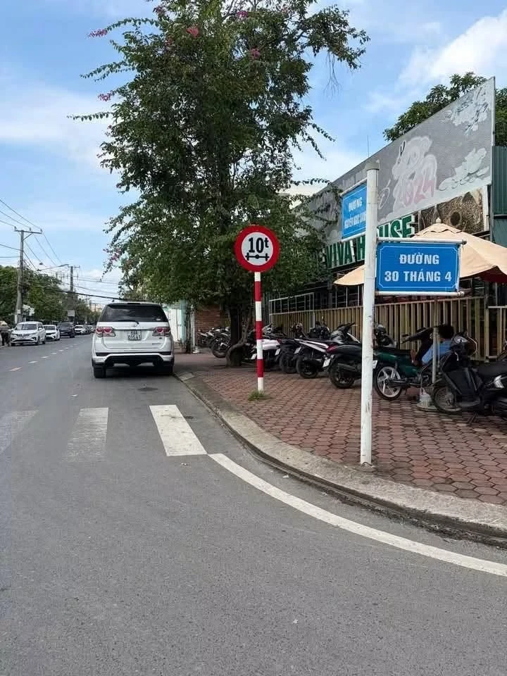 Bán nhà cấp 4 nằm trung tâm Phường 5 Cà Mau, 99m2, giá 2 tỷ 300 triệu - Ảnh 1