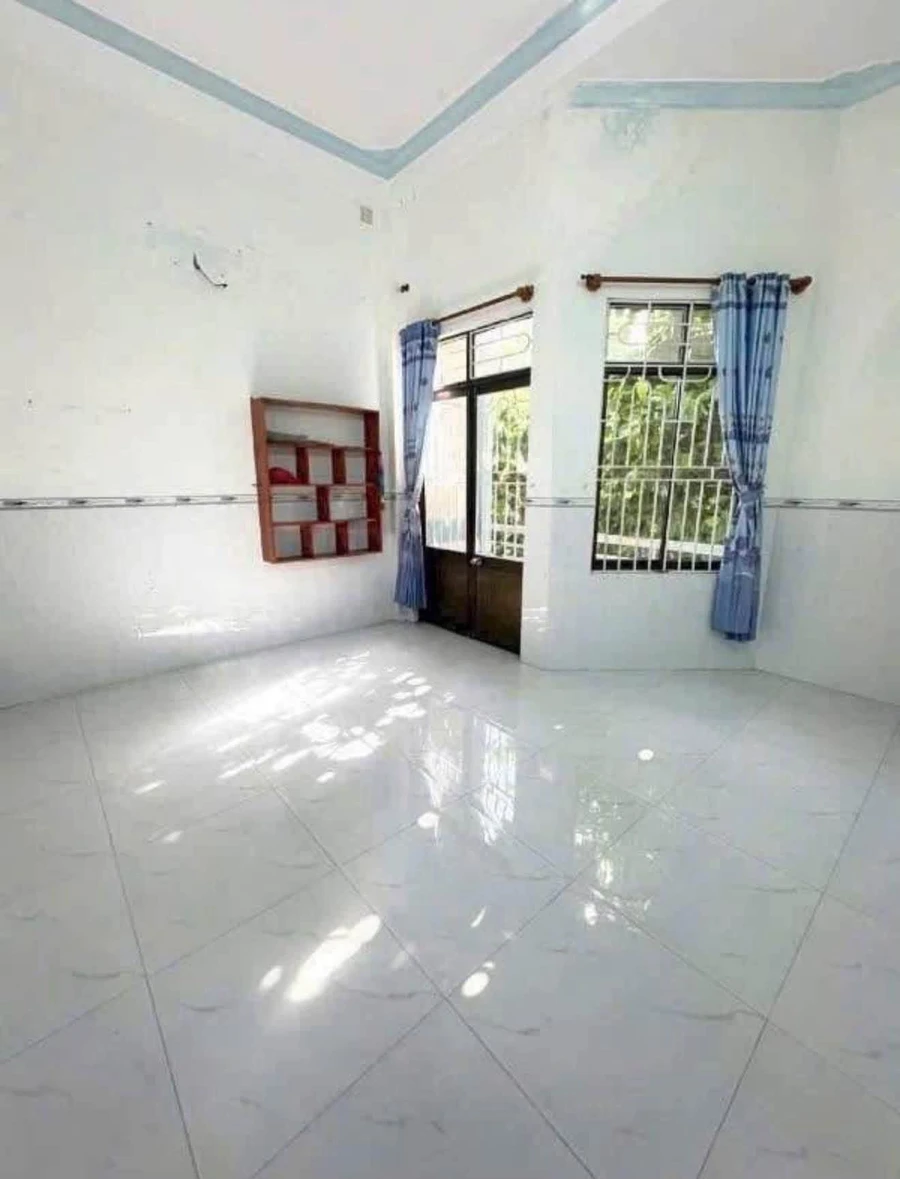 Cho thuê nhà nguyên căn mặt tiền 70m2, 4PN, Quy Nhơn - Ảnh thu nhỏ 2