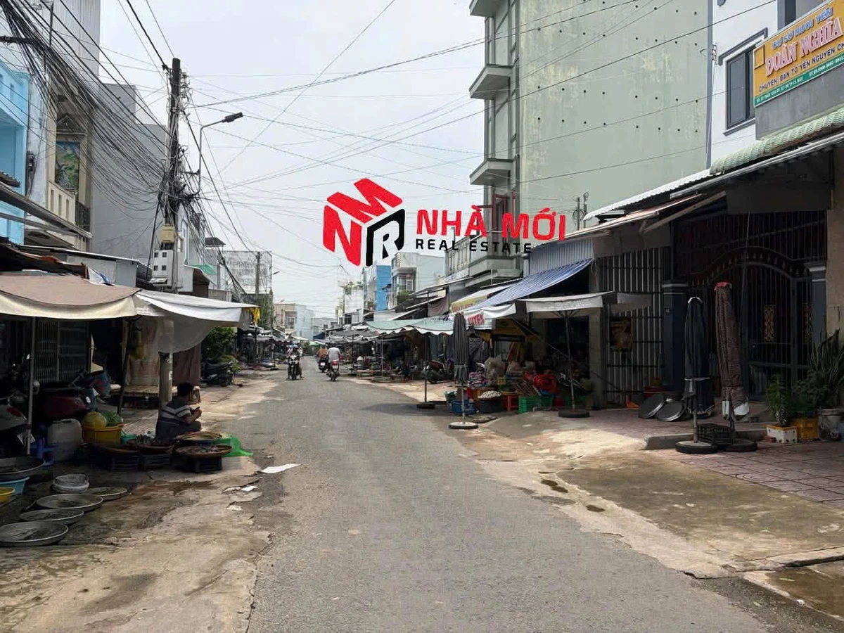 Bán nhà 1 trệt 1 lầu mặt tiền ngang 8m đường Trần Văn Ơn, gần chợ Phường 8, Cà Mau - Ảnh 1
