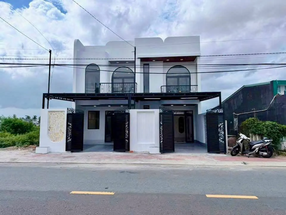 Bán nhà phố 1 trệt 1 lầu 120m² Chu Văn An, Vĩnh Long - Ảnh 1