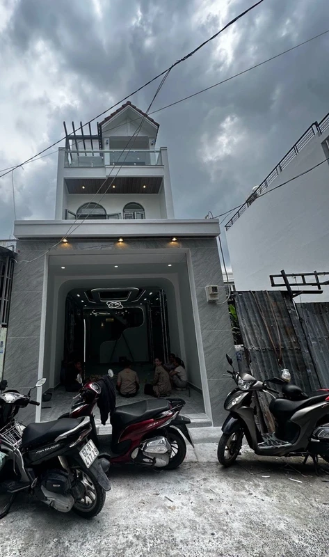 Bán nhà 3 tầng hẻm 92 Lâm Thị Hố, Quận 12, 68m2, giá 5,68 tỷ