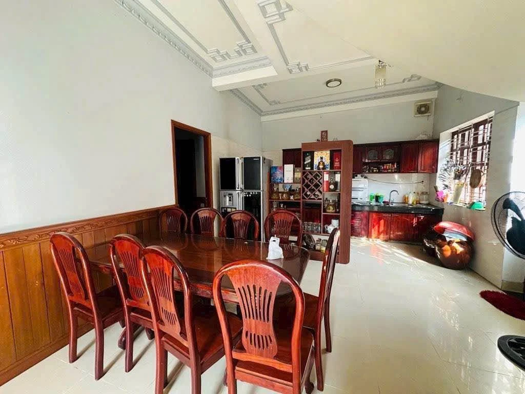 Bán biệt thự sân vườn 7 PN 201m² Thủ Đức - Ảnh 1