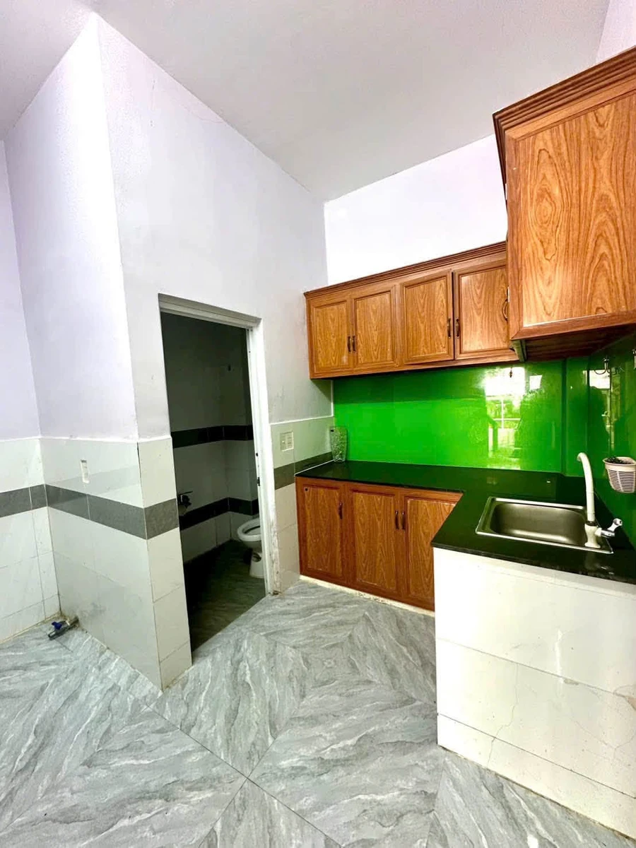 Bán nhà 1 trệt 1 lầu mặt tiền đường Trịnh Thị Miếng, Thới Tam Thôn, Hóc Môn, 2PN 2WC, giá 1,75 tỷ - Ảnh thu nhỏ 3