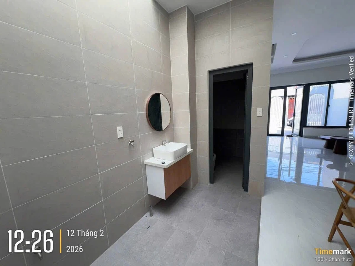 Bán gấp nhà 1 trệt 1 lầu 80m2 2PN, giá 2,698 tỷ, gần biển Xã Long Hải - Ảnh thu nhỏ 3
