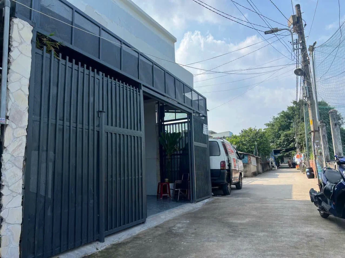 Bán dãy trọ 8 phòng 144m2 đường Lò Lu, dòng tiền 20tr/tháng - Ảnh 1