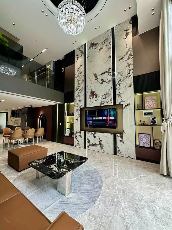 Bán nhà mặt tiền 5 tầng 198.5m2 Hải Châu Đà Nẵng 13 tỷ - Ảnh thu nhỏ 2