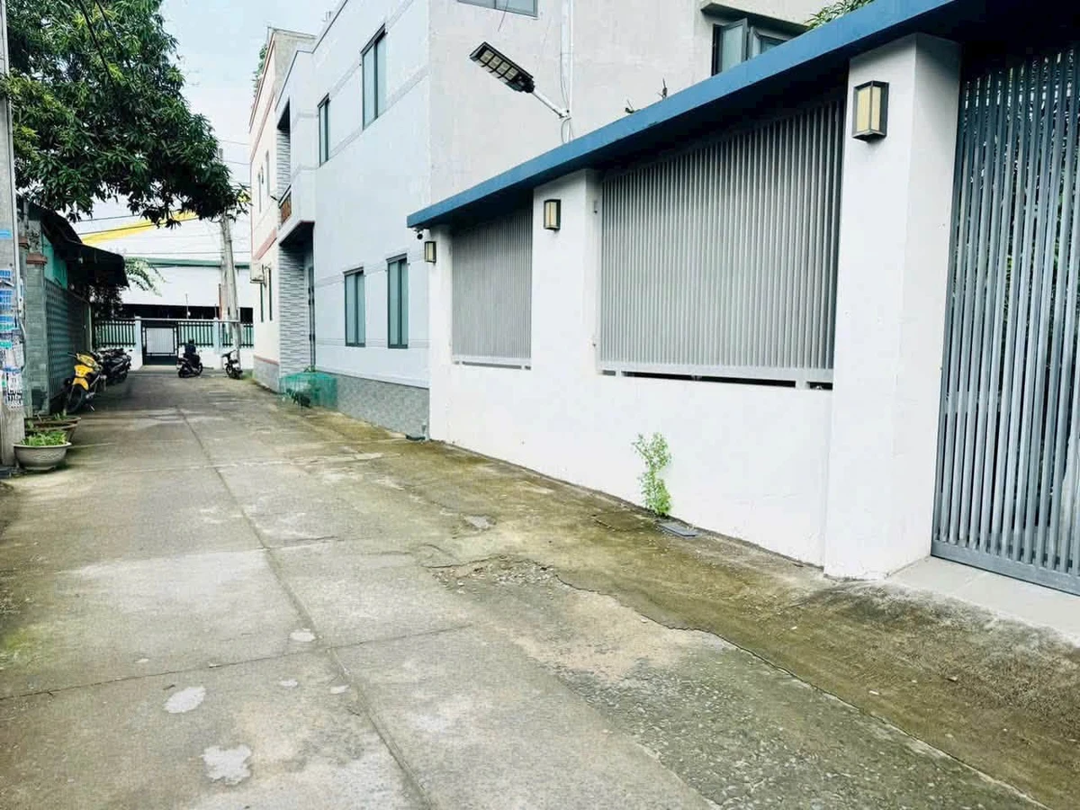 Bán nhà 1 trệt 2 lầu 140m2 phường Tân Phong, hẻm ô tô xe tải, giá 4,7 tỷ - Ảnh thu nhỏ 4