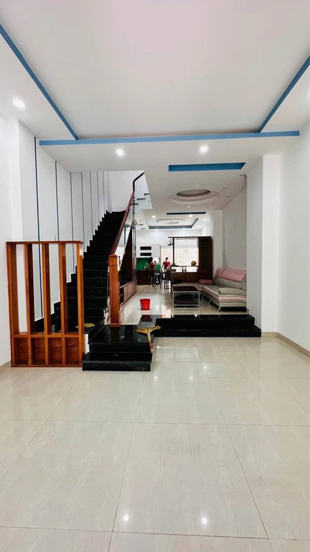 Bán nhà 3 tầng mặt tiền 175m² Nha Trang 7.5 tỷ