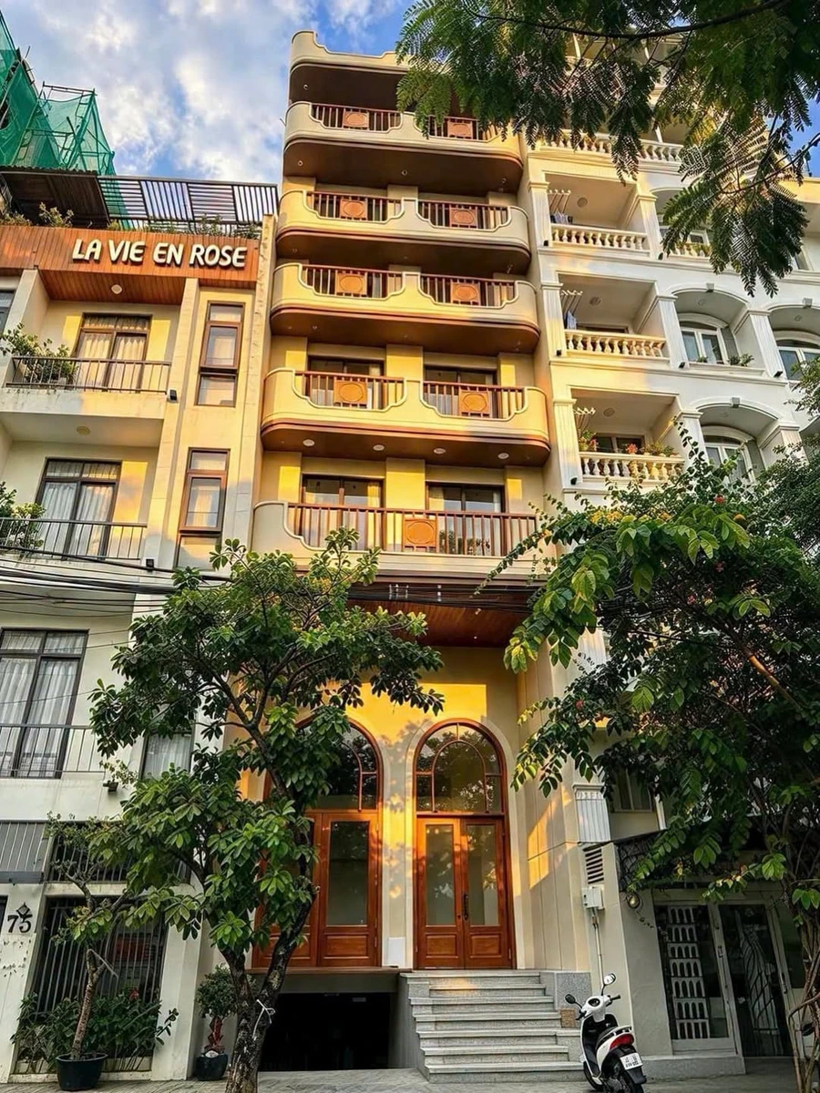 Bán 6 tầng + hầm 102m2 ngay biển Mỹ Khê, Quận 1 - Ảnh 1