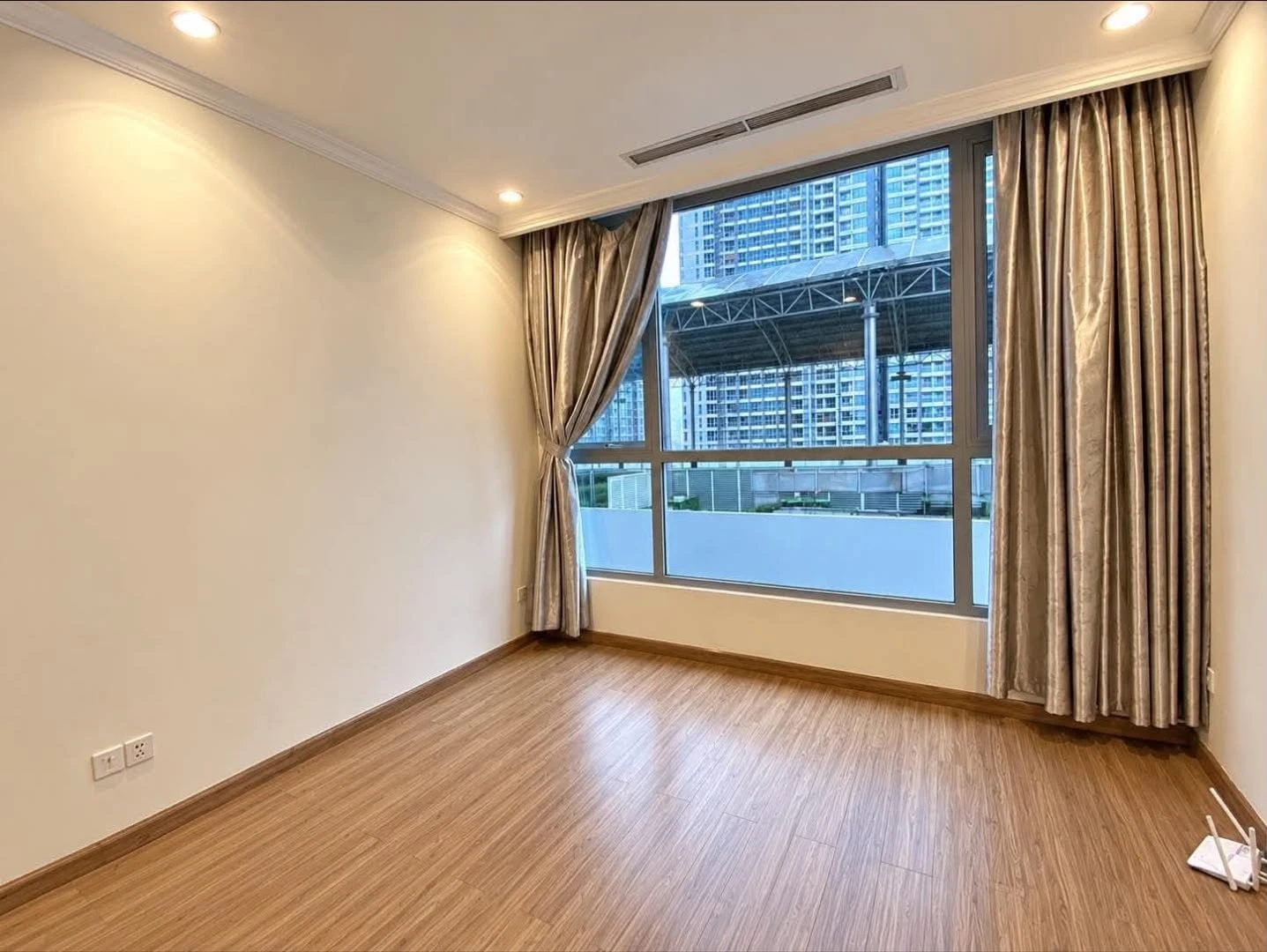 Bán căn hộ Vinhomes Central Park 48m² 1PN nhỉnh 5 tỷ - Ảnh 1