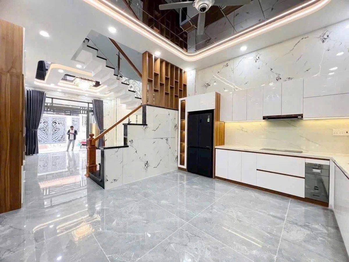Bán nhà 3 lầu 75m² full nội thất, Quận 12, 5 tỷ 990 triệu - Ảnh thu nhỏ 4