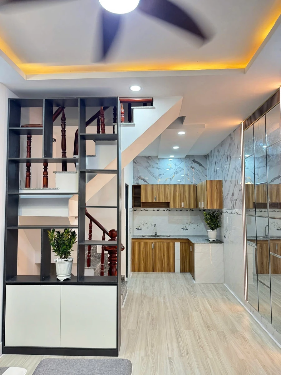 Bán nhà trệt lầu 4x11m, 2PN 2WC, giá 525 triệu, giáp Hóc Môn - Ảnh thu nhỏ 3