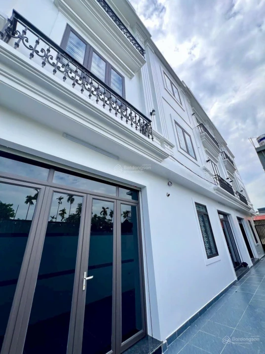 Nhà xây mới 3 tầng đã hoàn thiện vào ở ngay - Ảnh 1