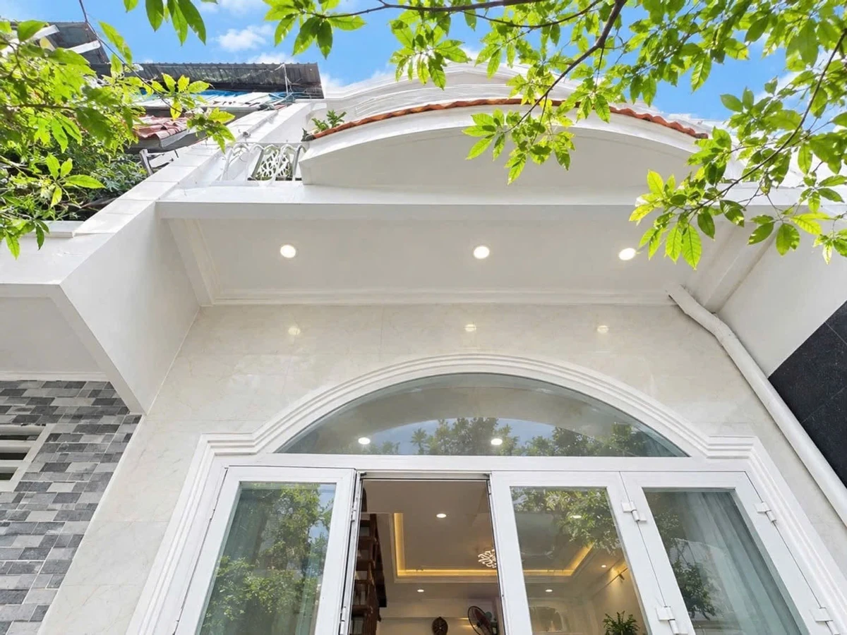 Bán nhà 3 tầng gần 50m², 3PN 3WC, khu ẩm thực Nhật gần Thảo Cầm Viên, giáp Quận 1 - Ảnh 1