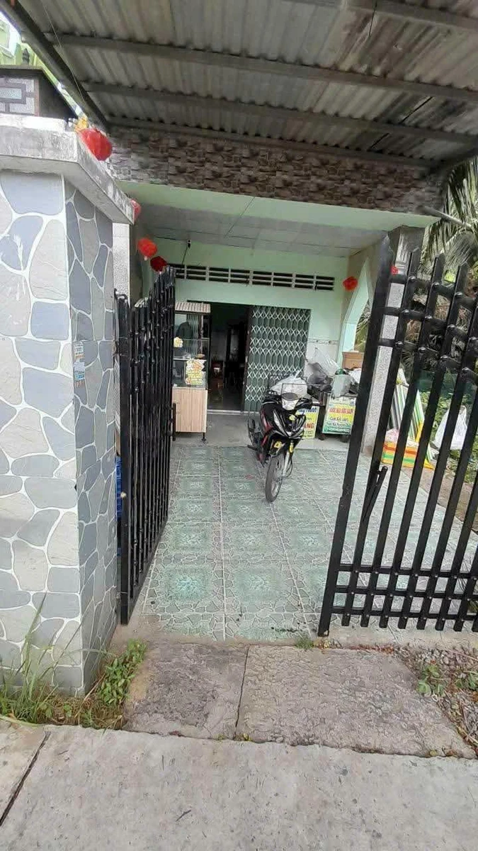 Bán nhà 2 phòng ngủ 218m2 gần Phú An Hòa, Bình Trị Thiên - Ảnh 1
