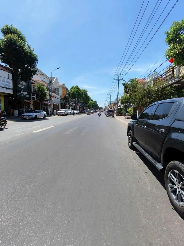 Nhà 2 lầu 2 mặt tiền Trần Hưng Đạo Phan Thiết 99.5m2