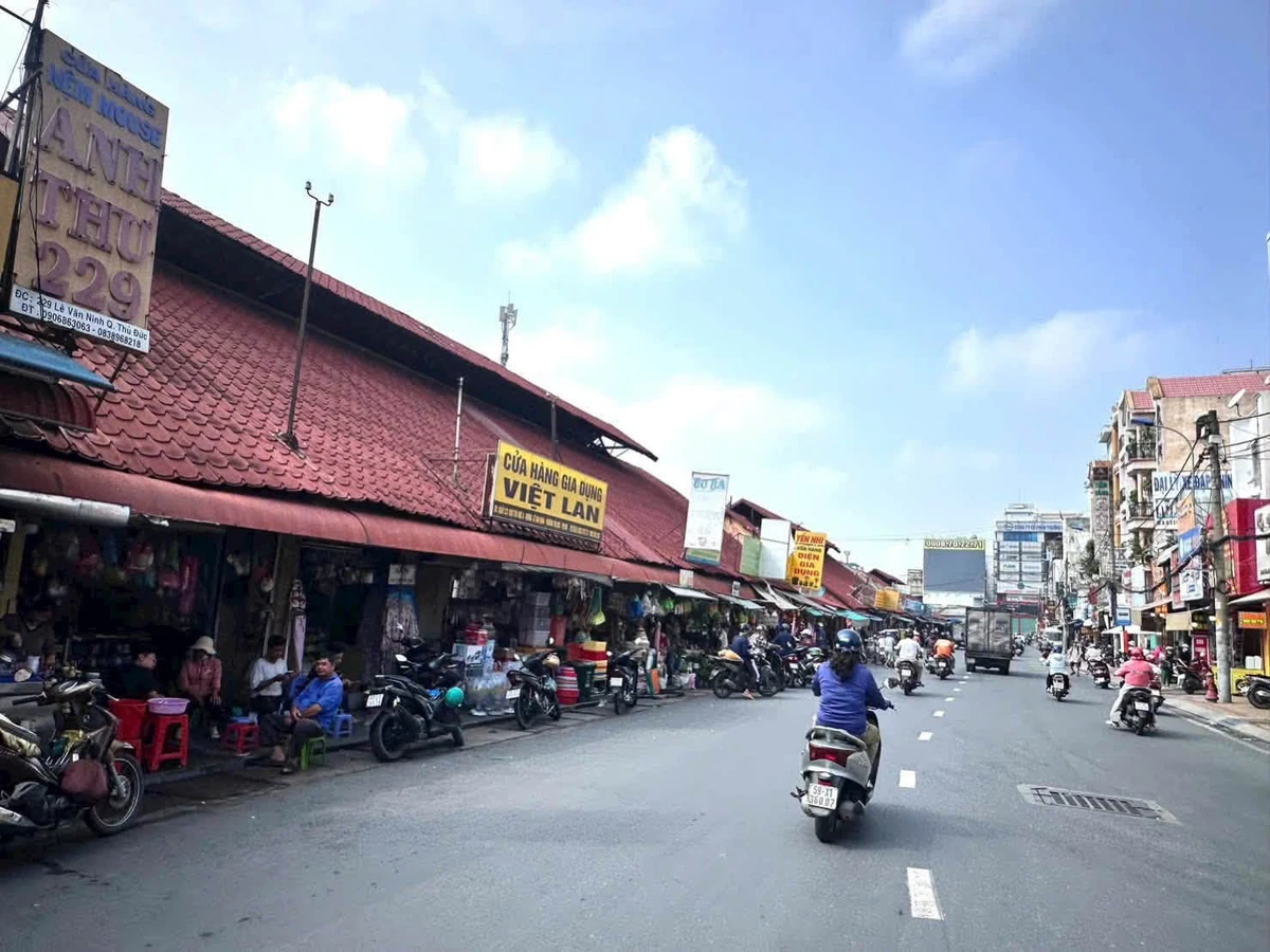 Bán nhà 2 mặt tiền Tô Ngọc Vân gần chợ Thủ Đức, 150m2, 18 tỷ - Ảnh thu nhỏ 2