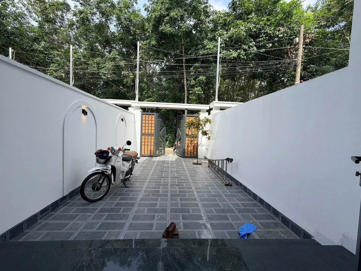 Bán nhà hẻm 200m2, 4 phòng ngủ, Long Khánh - Ảnh thu nhỏ 2