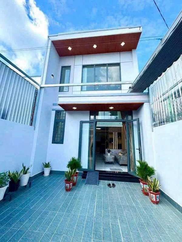 Bán nhà 1 trệt 1 lầu 101m² Phú Tân Bến Tre