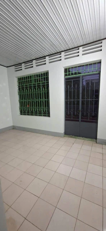Bán nhà lầu mặt tiền Lê Lợi, Buôn Ma Thuột, 5x26m, 3 PN