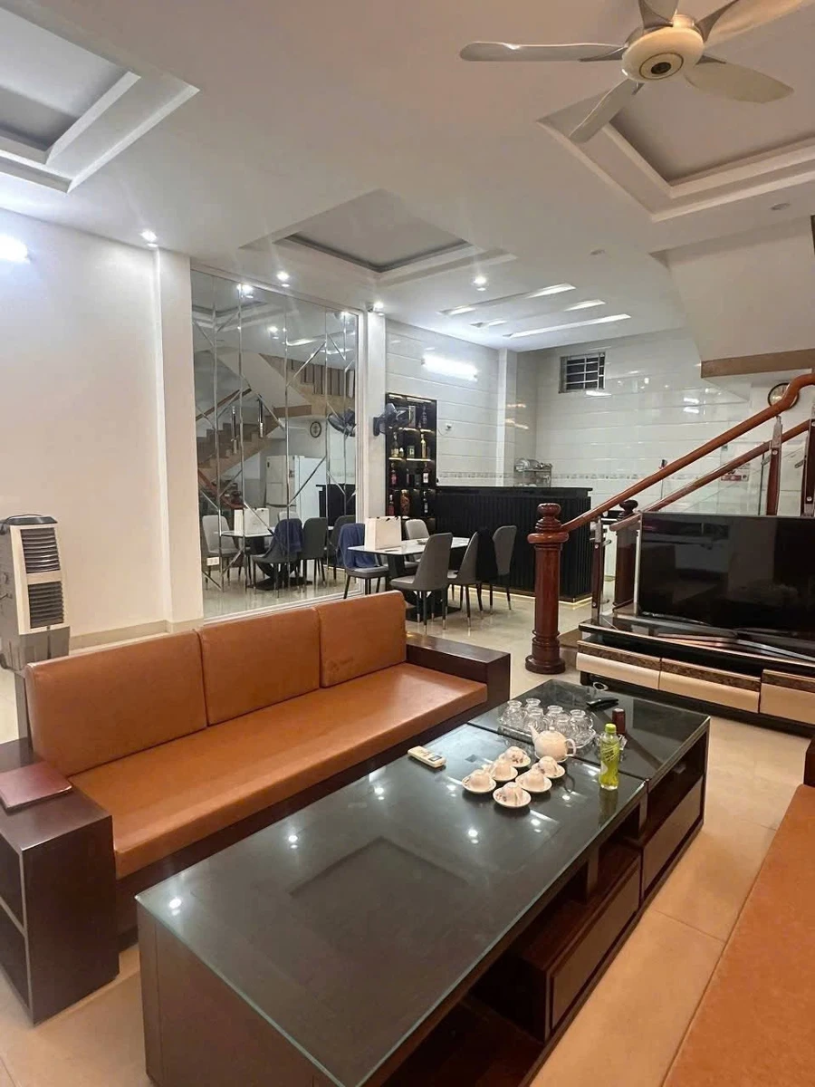 Bán nhà 3 tầng 176m² Đông Bắc Ga, tặng nội thất - Ảnh 1