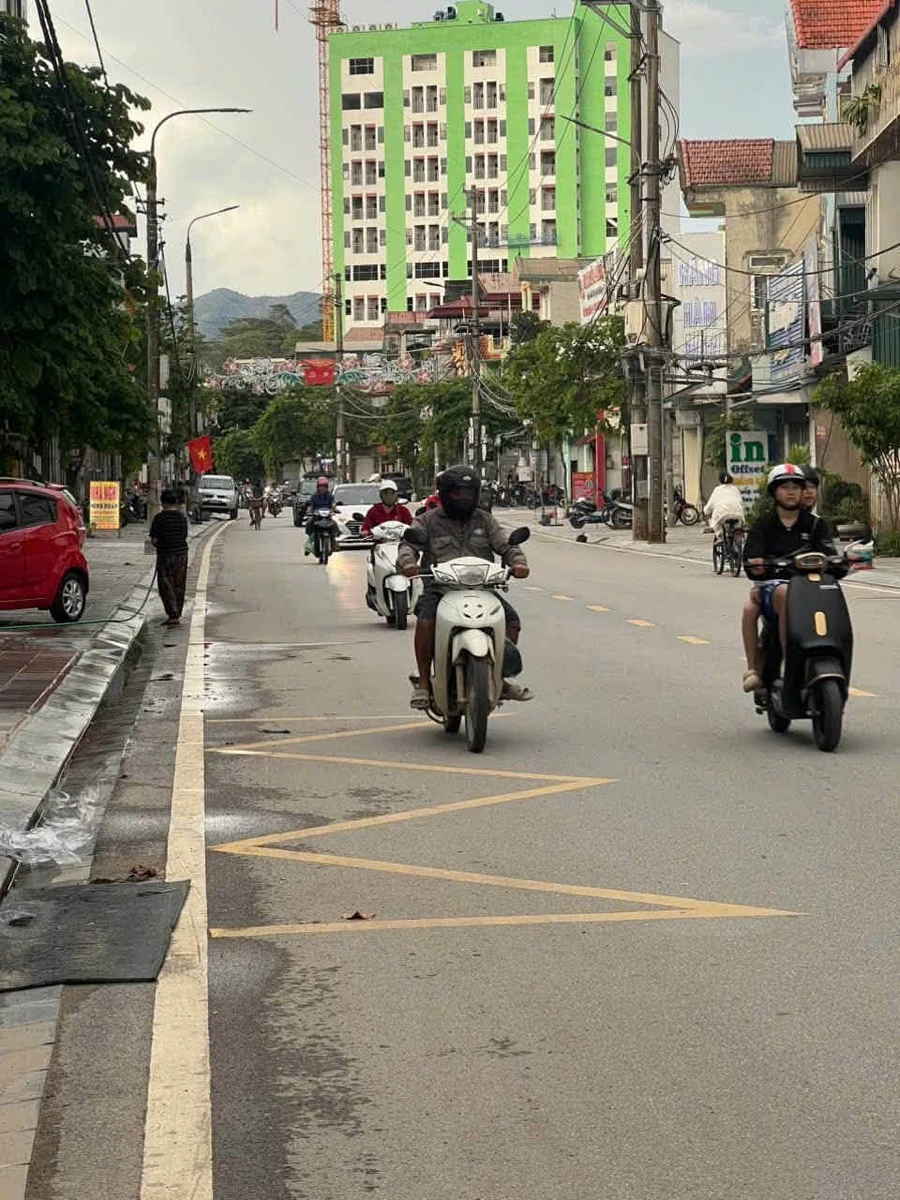 Bán nhà 3 tầng 246m² đường Hoàng Văn Thái, Tân Phú - Ảnh 1