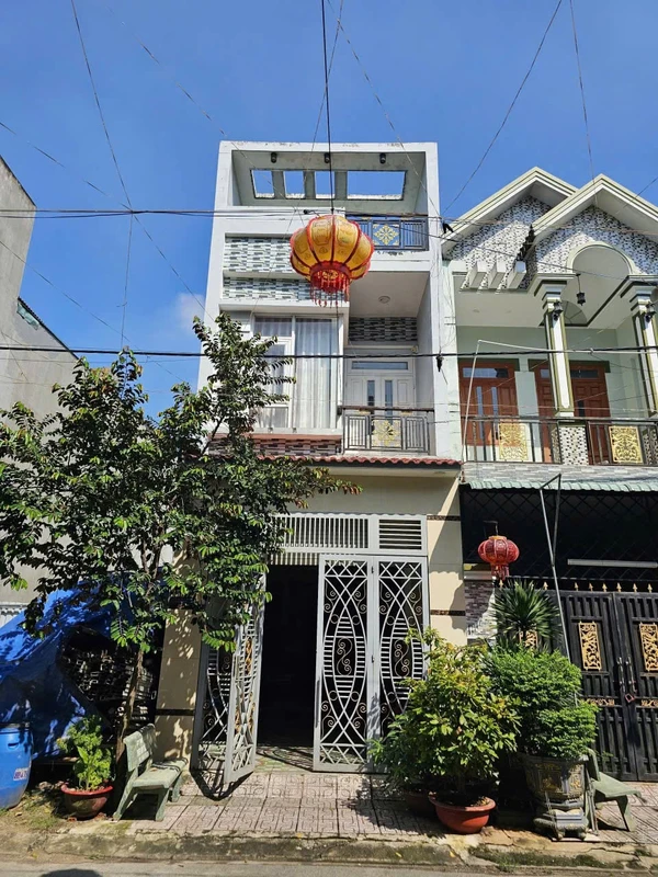 Bán nhà 1 trệt 1 lầu 69m2 gần chợ Bình Thuận 2, Thuận An