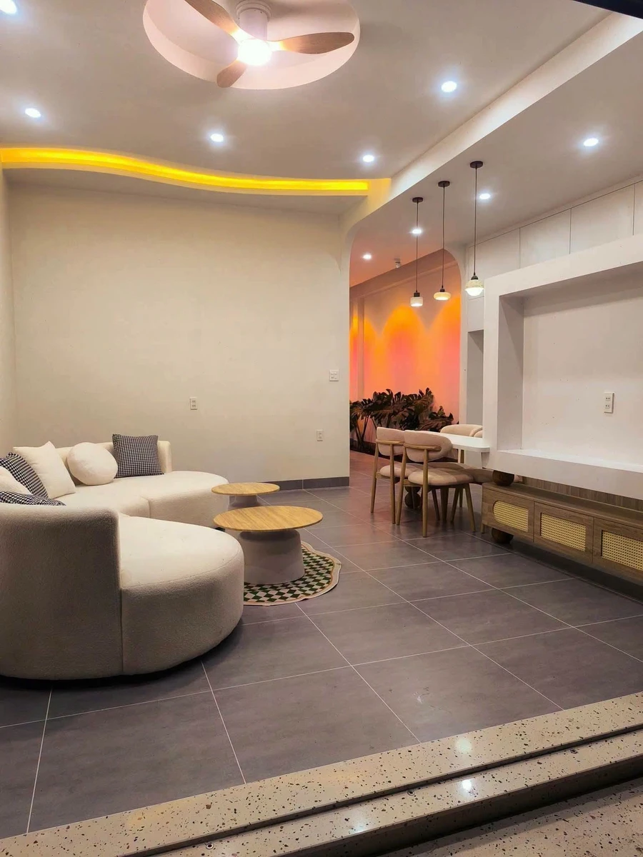 Bán nhà mới 6x14m đường Nguyễn Huy Tưởng, Khu cán bộ Rạch Giá, giá 2 tỷ 049 - Ảnh thu nhỏ 2