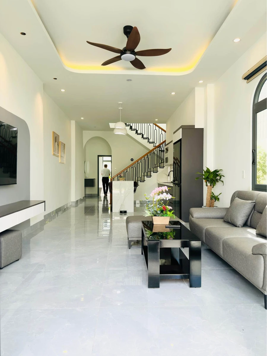 Bán nhà mê mới full nội thất 5x22, giá 2,78 tỷ, sau lưng chợ Ea Kao - Ảnh thu nhỏ 3