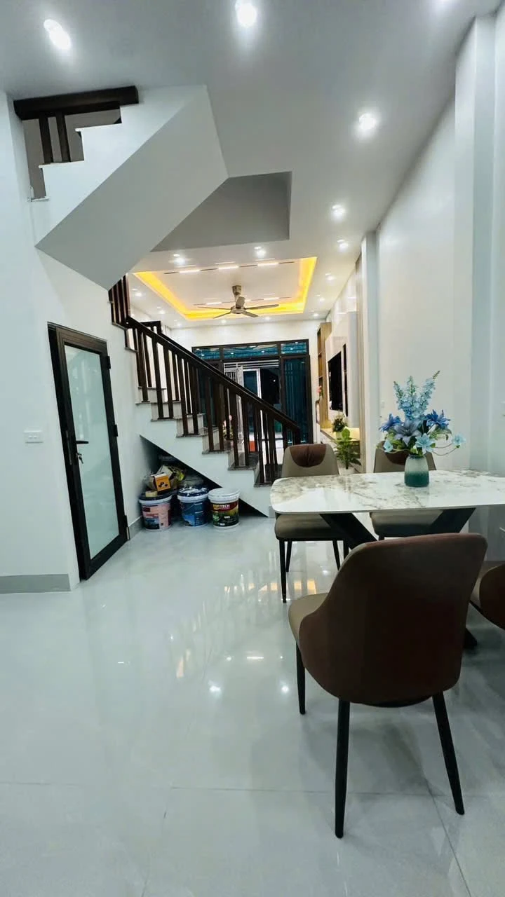 Bán nhà 3 tầng 42.5m² Nguyễn Hữu Cầu, Hải Phòng, 2 tỷ 1 triệu - Ảnh 1