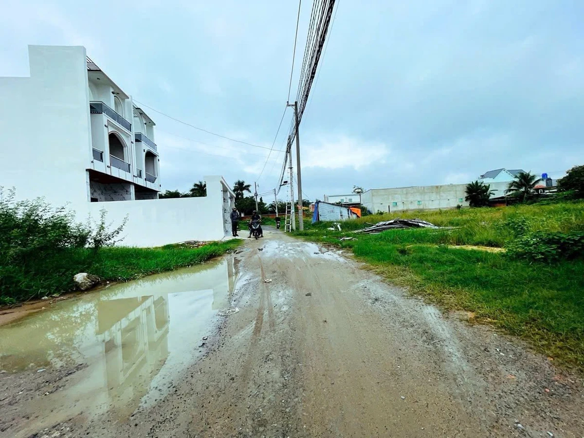 Bán lô đất thổ cư 4x42m sổ hồng riêng khu phố 5 thị trấn Đức Hòa, Long An - Ảnh 1