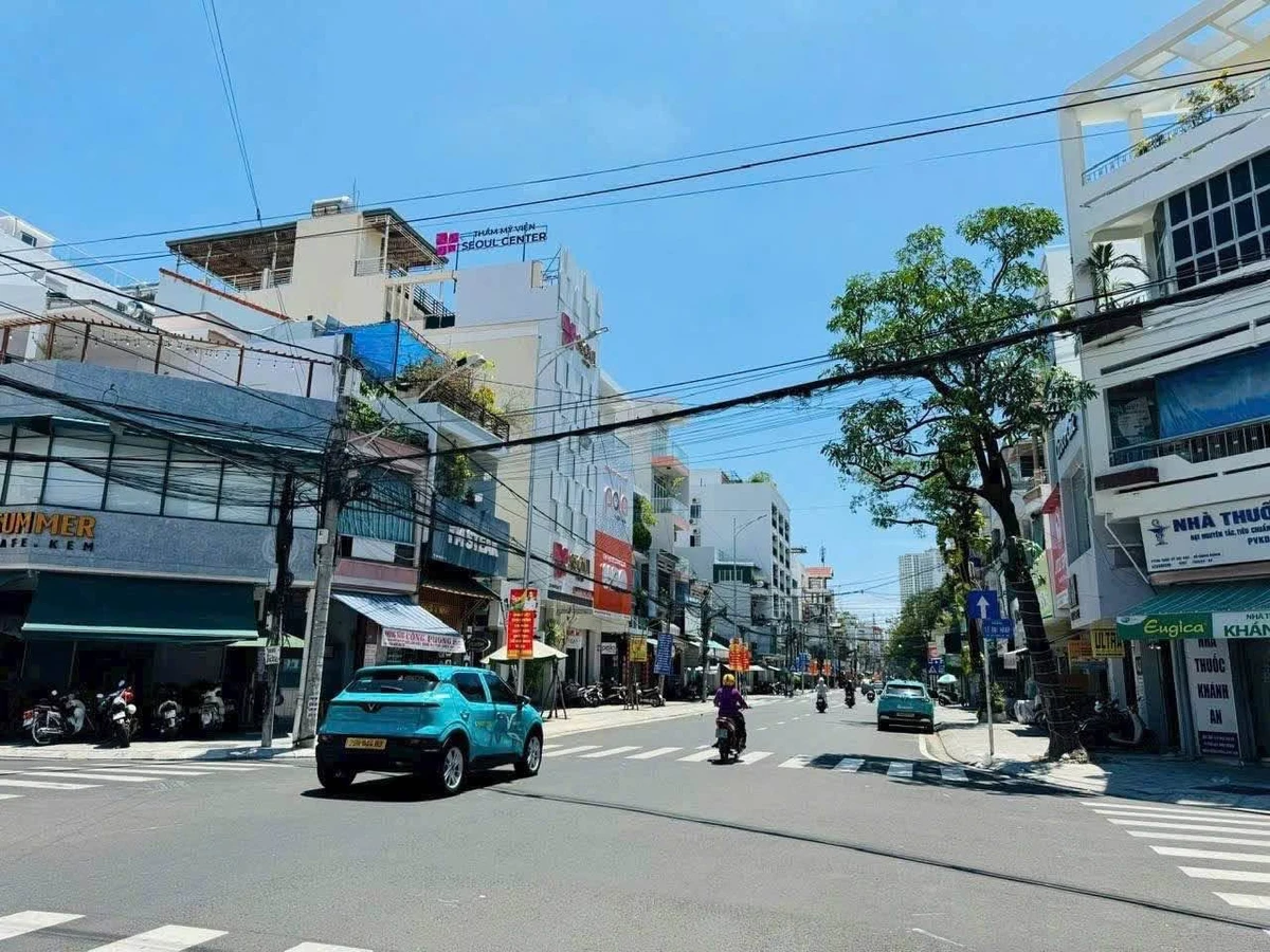 Bán nhà 3 tầng mặt tiền 91.5m² trung tâm Nha Trang - Ảnh 1
