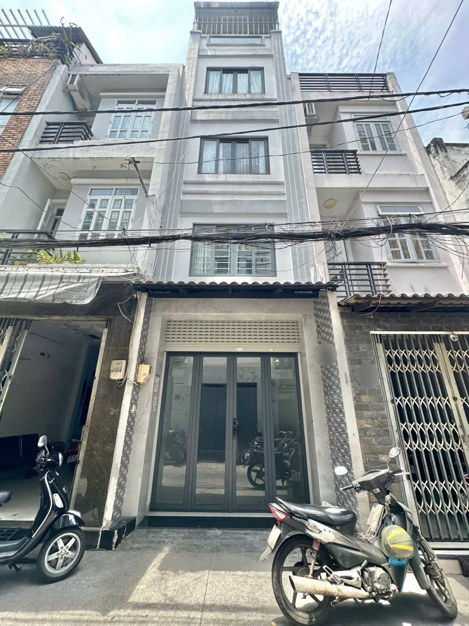 Bán nhà hẻm xe hơi Nguyễn Ngọc Lộc 40m2 4 phòng ngủ - Ảnh 1
